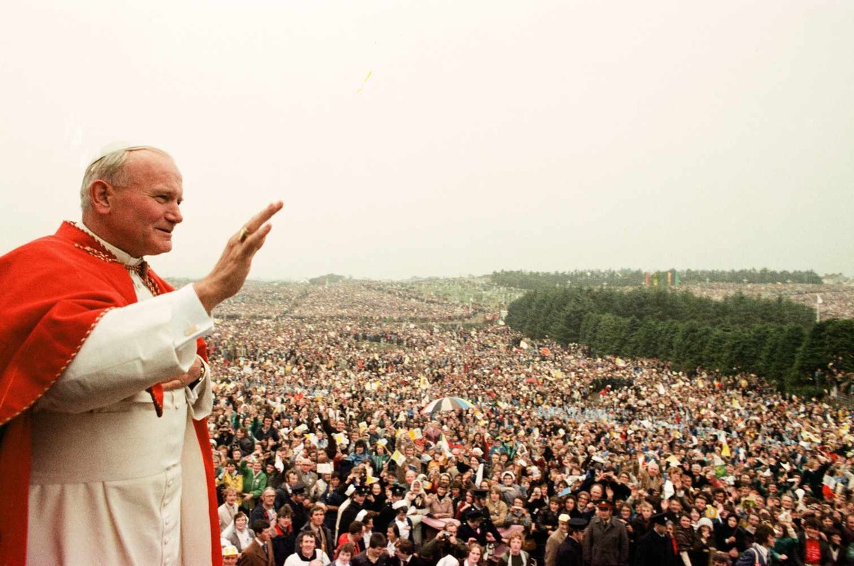 In 1979, Ireland welcomed Pope John Paul II. Credit: CNS photo/courtesy Torchia Communications.